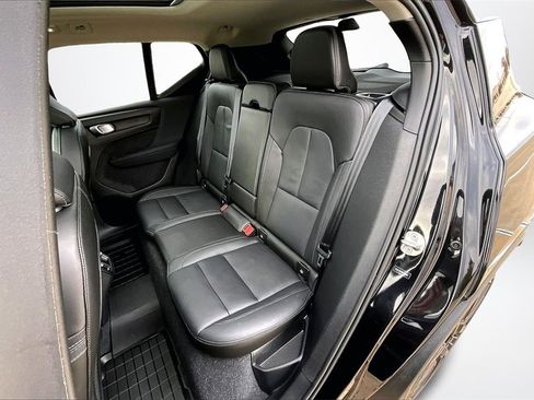 Used 2024 Volvo XC40 B5 Ultimate w/ Protection Package Premier image 19