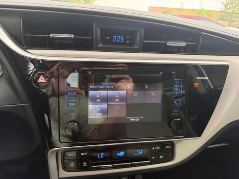 Used 2017 Toyota Corolla LE w/ Carpet Mat Package (TMS) FWD image 26