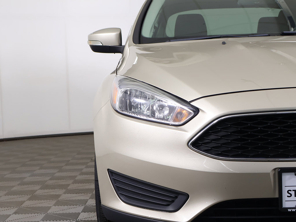 Used 2018 Ford Focus SE w/ Cold Weather Package FWD image 11