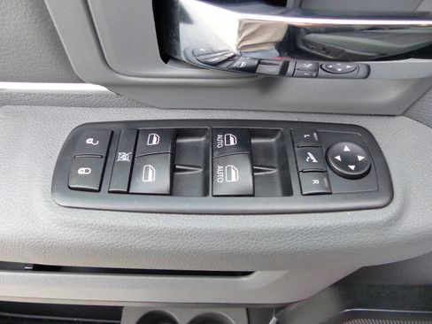 Used 2018 RAM 1500 Big Horn AWD/4WD image 24