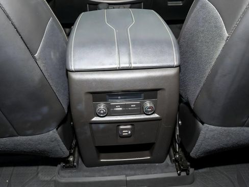 Used 2023 Chevrolet Traverse LT FWD image 21