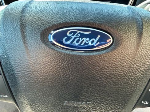 Used 2017 Ford Fusion SE w/ Fusion SE Technology Package FWD image 21