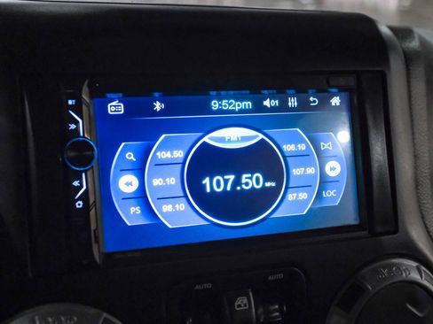Used 2018 Jeep Wrangler Unlimited Sport S AWD/4WD image 25