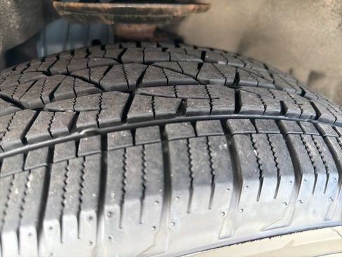 Used 2022 Ford Explorer XLT AWD/4WD image 25