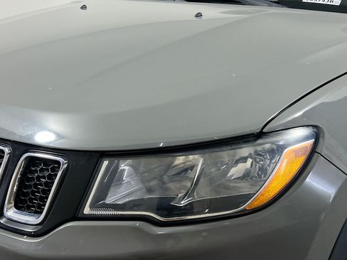 Used 2020 Jeep Compass Limited AWD/4WD image 11