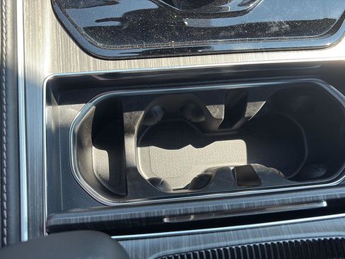 New 2024 Jeep Wagoneer Series II w/ Flexible Seating Group image 30