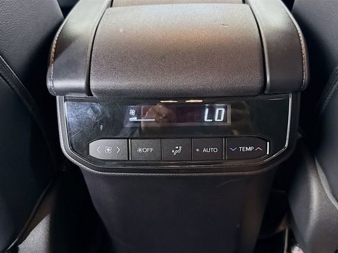 Used 2023 Toyota Highlander XLE AWD/4WD image 26