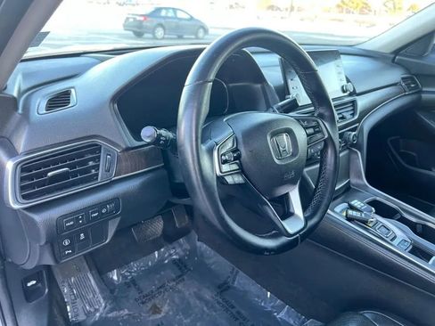 Used 2018 Honda Accord Touring image 25