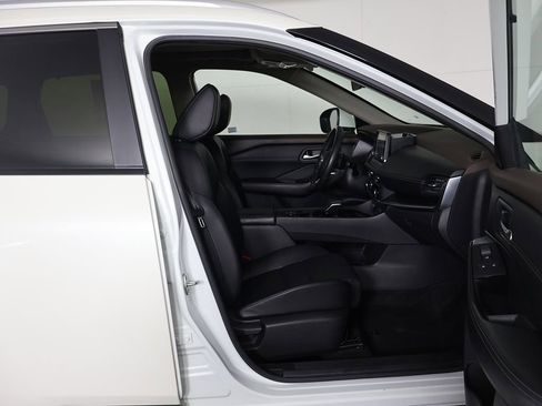 Used 2023 Nissan Rogue SV w/ SV Premium B Package image 29