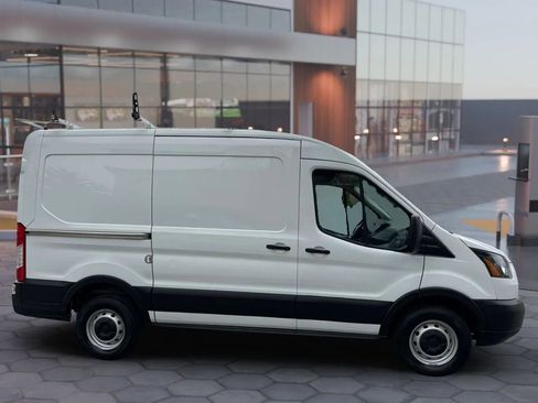 Used 2019 Ford Transit 250 130 Medium Roof RWD image 7
