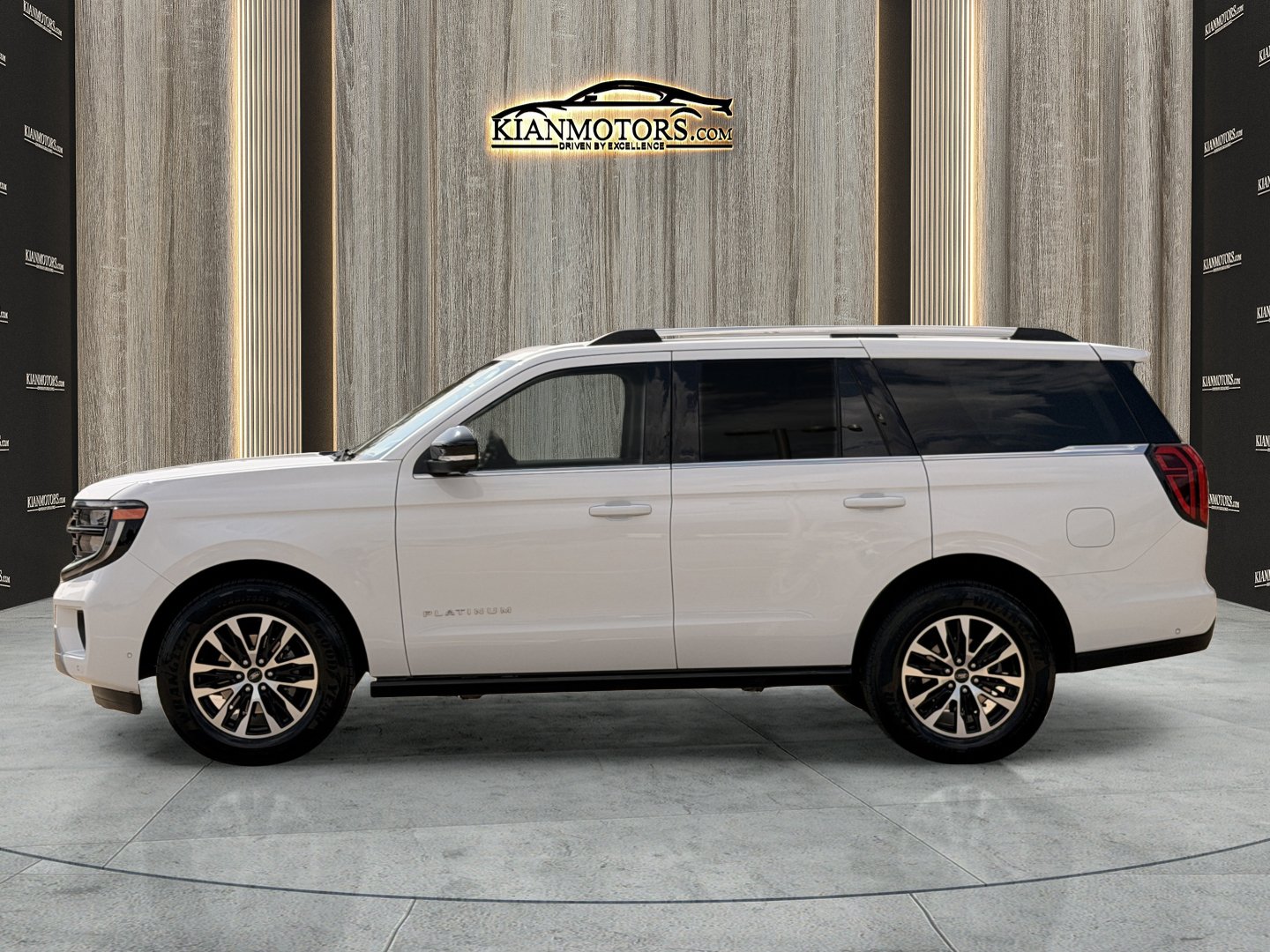 Used 2025 Ford Expedition Platinum AWD/4WD image 4