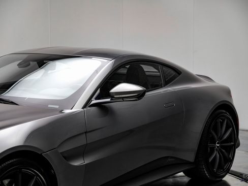 Used 2020 Aston Martin V8 Vantage Coupe image 24