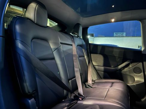 Used 2021 Tesla Model Y Long Range image 44
