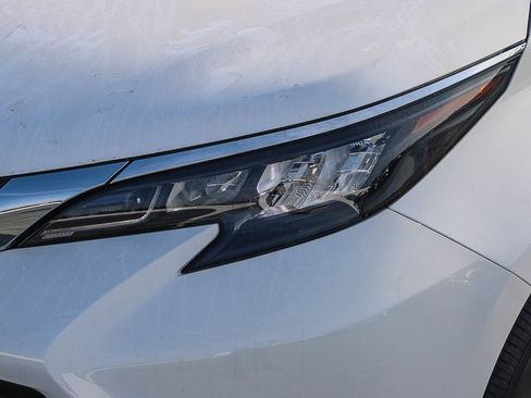 New 2026 Toyota Sienna LE FWD image 5