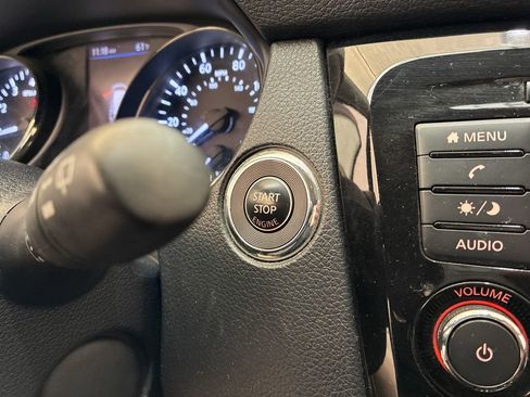 Used 2018 Nissan Rogue SV AWD/4WD image 22