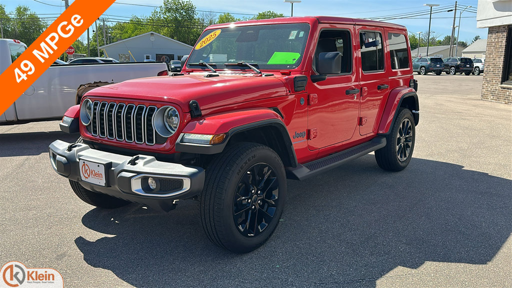 Used 2025 Jeep Wrangler Unlimited Sahara AWD/4WD image 3