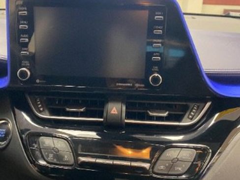 Used 2020 Toyota C-HR XLE image 23