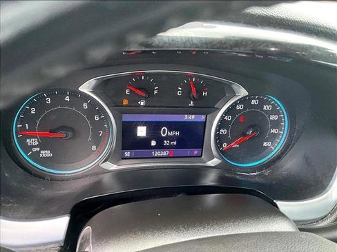 Used 2021 Chevrolet Traverse RS FWD image 21