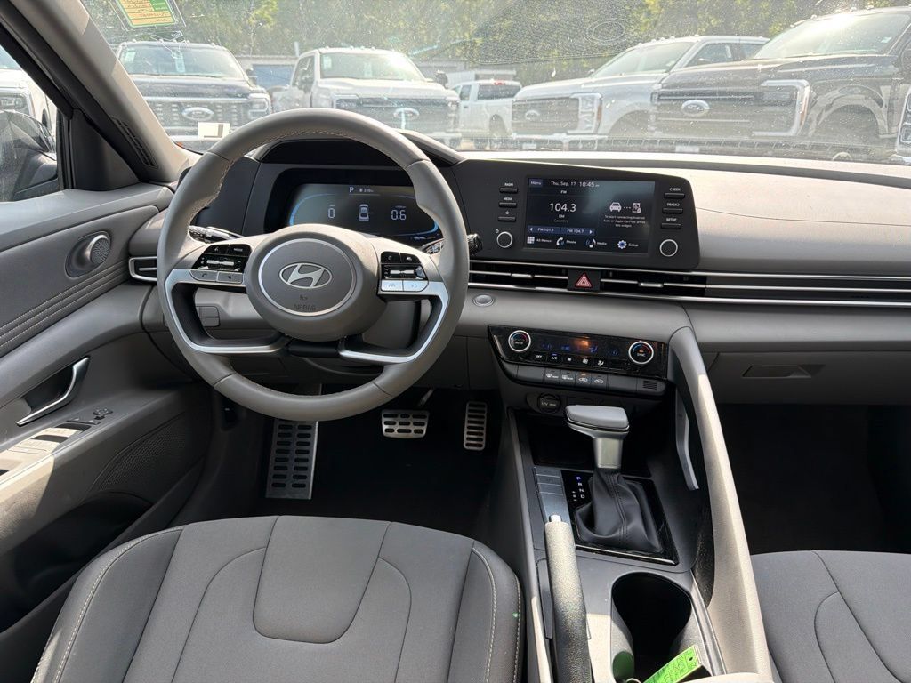 Used 2026 Hyundai Elantra Sport FWD image 23