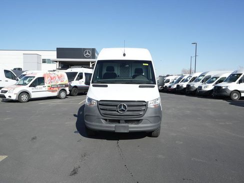 Used 2023 Mercedes-Benz Sprinter 2500 image 2