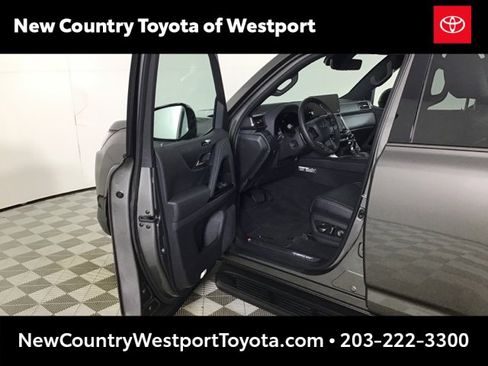 Used 2024 Lexus LX 600 4WD w/ Luxury Package image 10