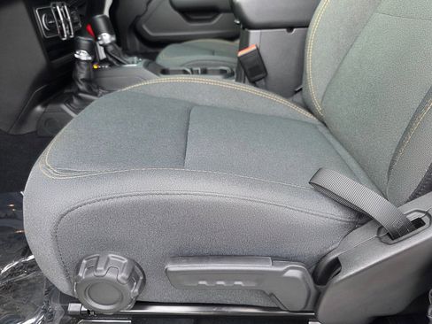 Used 2025 Jeep Wrangler Sport S image 12