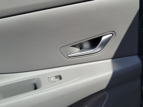 Used 2025 Hyundai Elantra SE FWD image 9