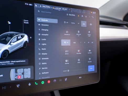 Used 2021 Tesla Model Y Long Range image 23