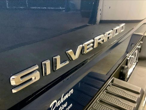 Used 2024 Chevrolet Silverado 1500 LT AWD/4WD image 8