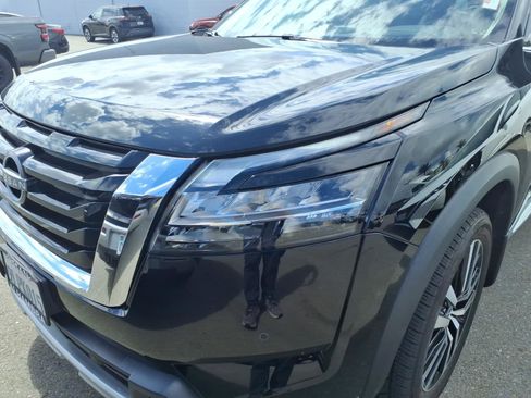 Certified 2024 Nissan Pathfinder Platinum FWD image 2