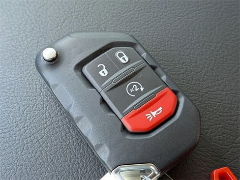 New 2025 Jeep Gladiator Sport image 30