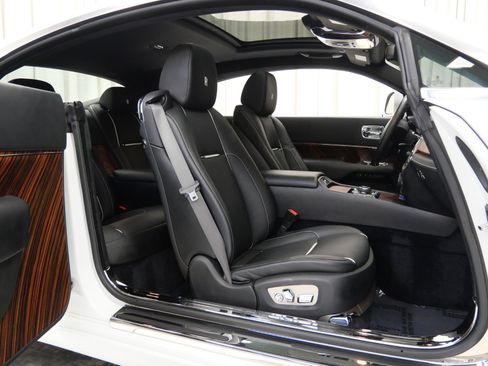 Used 2016 Rolls-Royce Wraith image 25