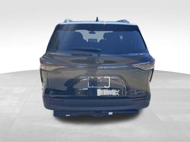 New 2026 Toyota Sienna XLE Woodland Edition AWD/4WD image 4