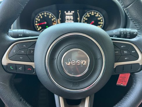 Used 2015 Jeep Renegade Latitude FWD image 27