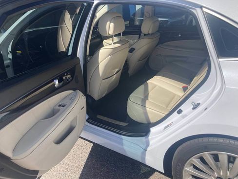 Used 2016 Hyundai Equus Signature image 6