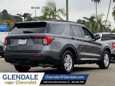 Used 2025 Ford Explorer Active RWD image 11