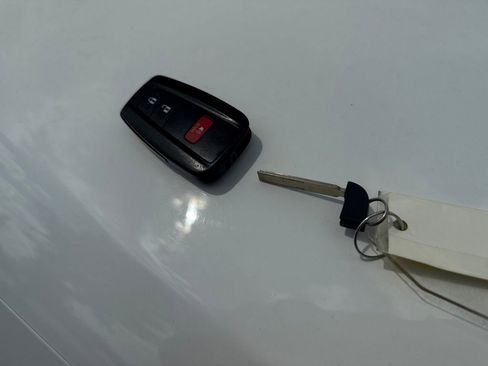 Used 2024 Toyota RAV4 XLE FWD image 35