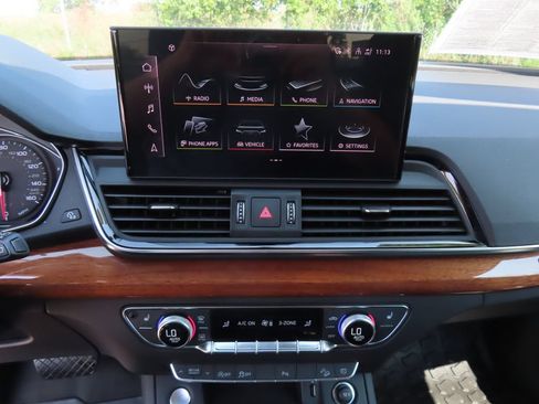 Used 2023 Audi Q5 2.0T Premium w/ Convenience Package AWD/4WD image 19