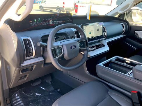 New 2025 Ford Expedition Active image 8