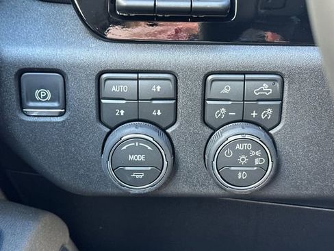 New 2026 Chevrolet Silverado 1500 High Country w/ Technology Package AWD/4WD image 34