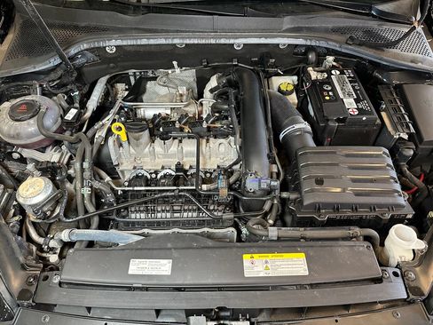 Used 2021 Volkswagen Golf 4-Door FWD image 23