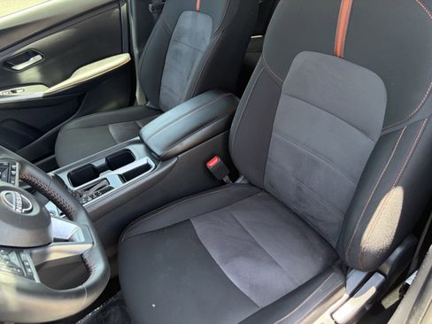 Used 2025 Nissan Sentra SR FWD image 17