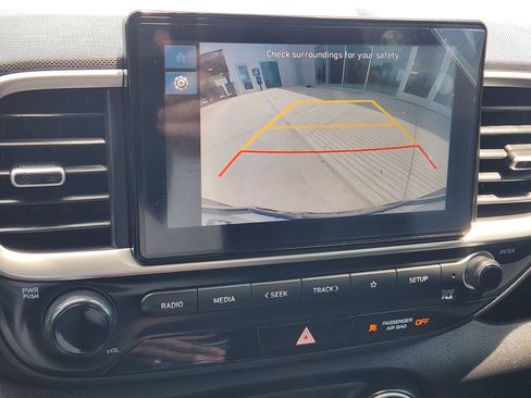 Used 2025 Hyundai Venue SE FWD image 19