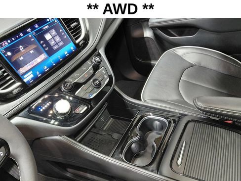 Used 2026 Chrysler Pacifica Limited w/ S Appearance Package AWD/4WD image 4