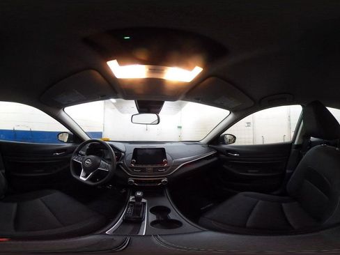 Used 2025 Nissan Altima 2.5 SV FWD image 37