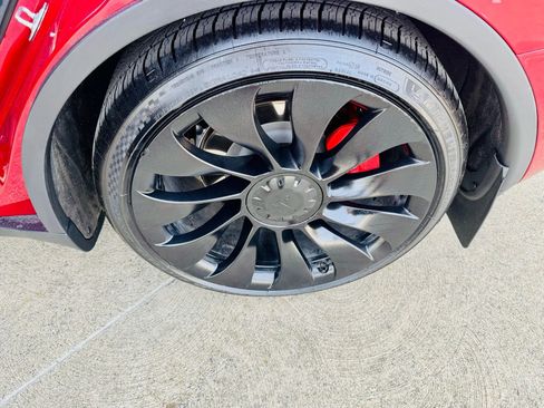 Used 2024 Tesla Model Y Performance AWD/4WD image 28