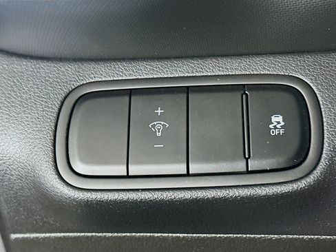 Used 2023 Hyundai Venue SEL image 16