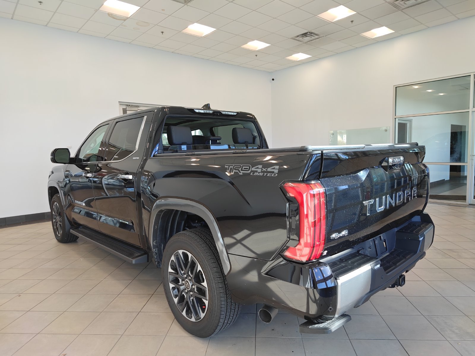 Used 2023 Toyota Tundra Limited AWD/4WD image 5