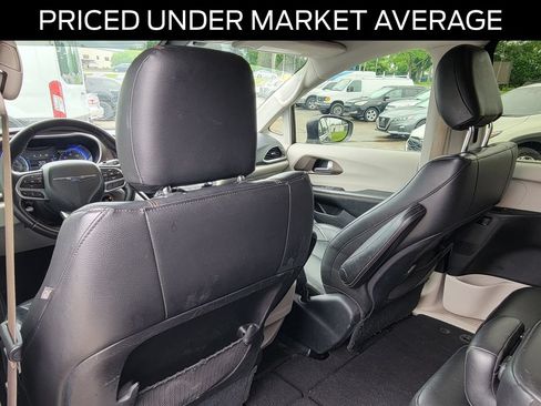 Used 2017 Chrysler Pacifica Touring-L FWD image 14