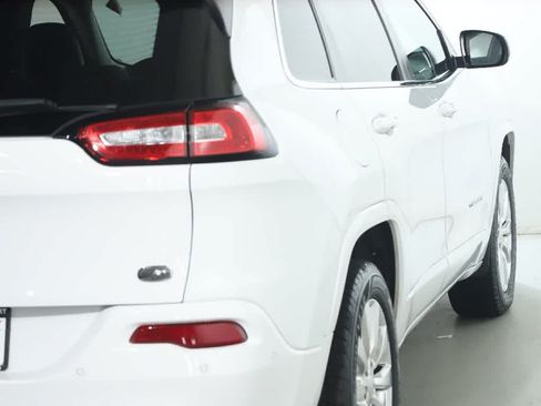 Used 2018 Jeep Cherokee Overland w/ Technology Group AWD/4WD image 47